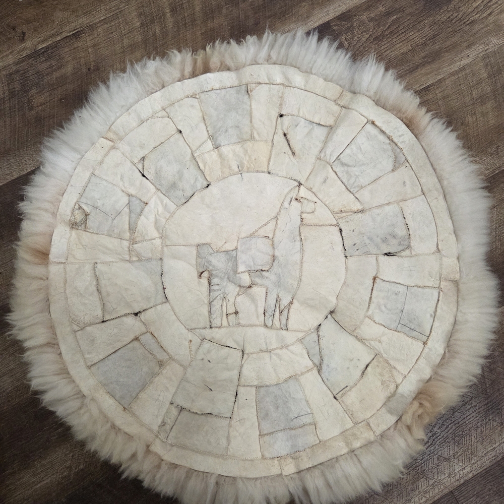 Peruvian Alpaca Wool Patchwork Round Rug Tapestry Wall Decor with a Llama Motif - Picture 5 of 12